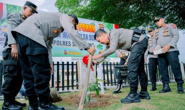 Wakapolda Sumbar Kunjungi Polres Sijunjung, Pimpin Penanaman Pohon dan Tekankan Disiplin Personel